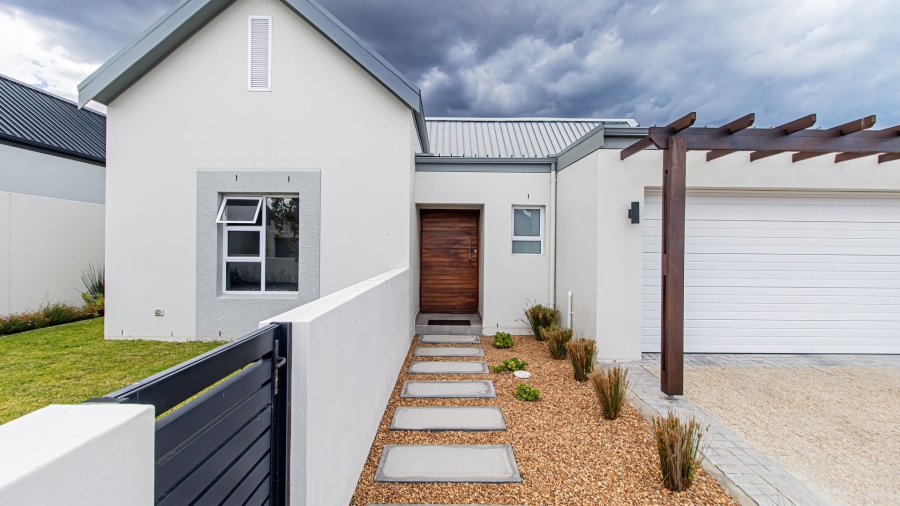 To Let 4 Bedroom Property for Rent in Sitari Country Estate Western Cape